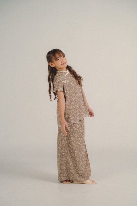 MEI KURUNG IN AUTUMN FLORAL