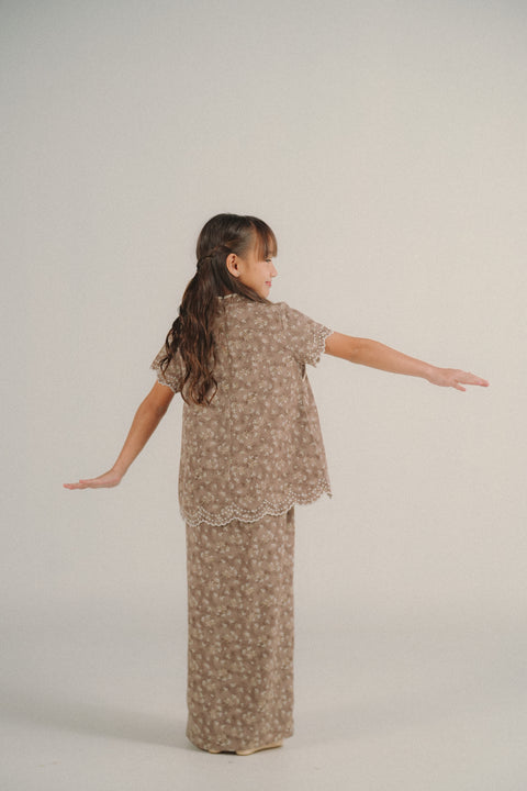MEI KURUNG IN AUTUMN FLORAL