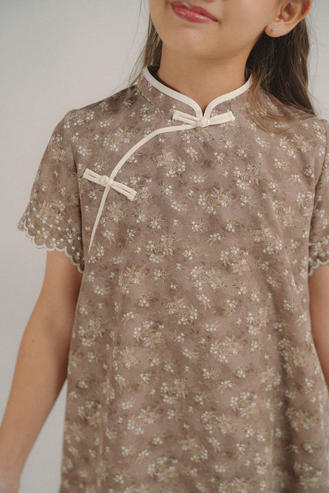 MEI KURUNG IN AUTUMN FLORAL