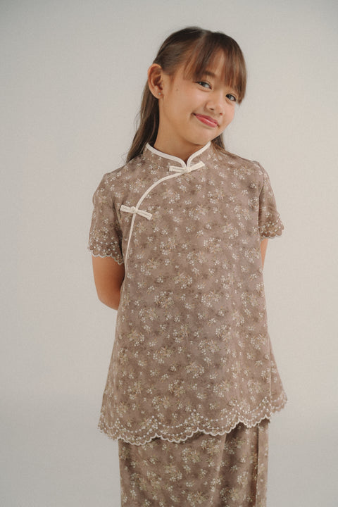 MEI KURUNG IN AUTUMN FLORAL