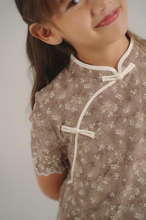 MEI KURUNG IN AUTUMN FLORAL