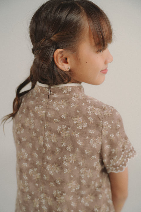 MEI KURUNG IN AUTUMN FLORAL