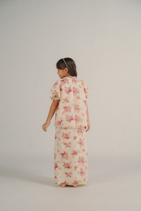 ESME KURUNG IN SPRING