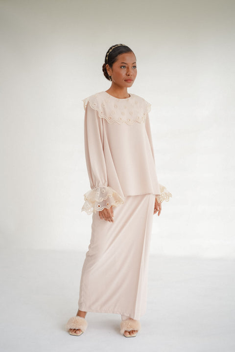 INES KURUNG IN BLUSH
