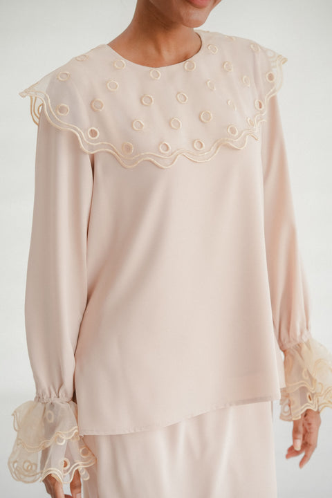 INES KURUNG IN BLUSH