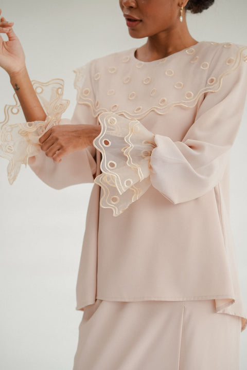 INES KURUNG IN BLUSH
