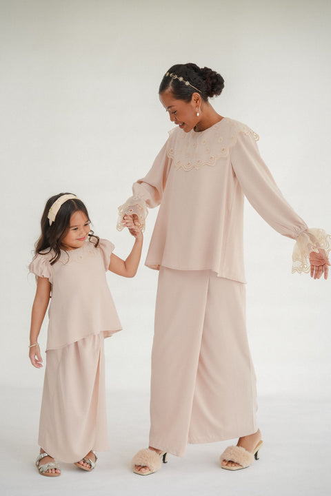 INES KURUNG IN BLUSH