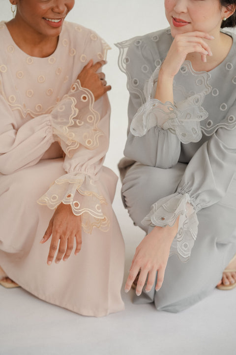 INES KURUNG IN BLUSH