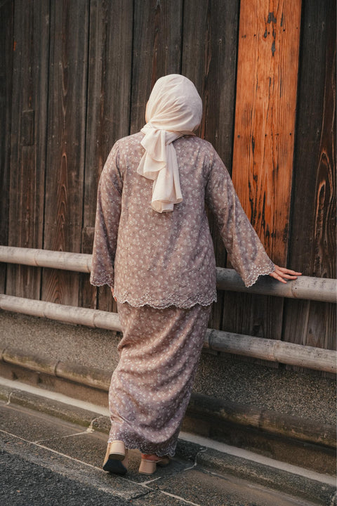HANA KURUNG IN AUTUMN FLORAL