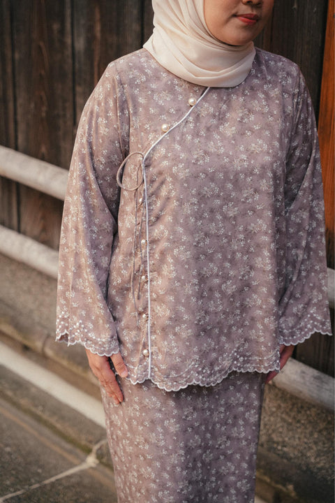 HANA KURUNG IN AUTUMN FLORAL