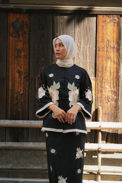 MAJORELLE KURUNG IN MIDNIGHT FLORAL