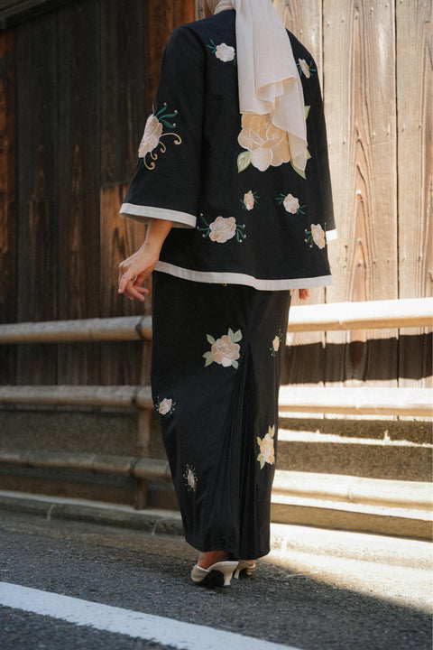 MAJORELLE KURUNG IN MIDNIGHT FLORAL