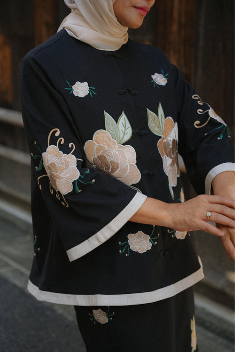 MAJORELLE KURUNG IN MIDNIGHT FLORAL