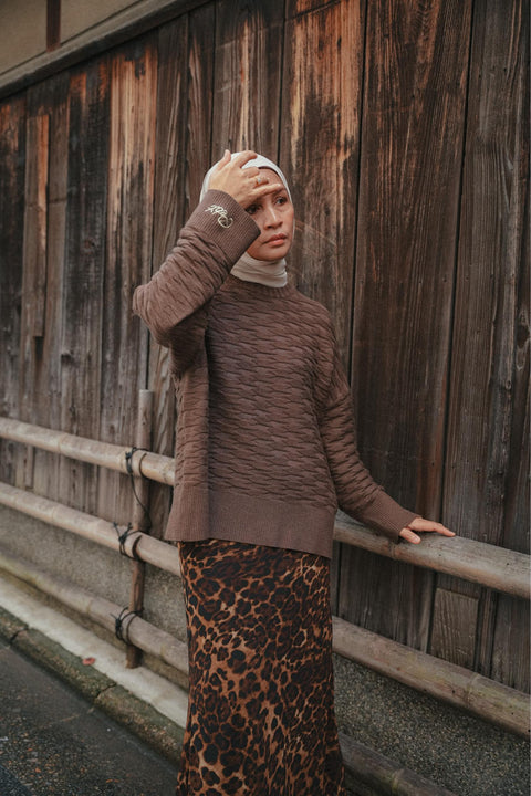 NUVOLA KNIT SWEATER IN ESPRESSO