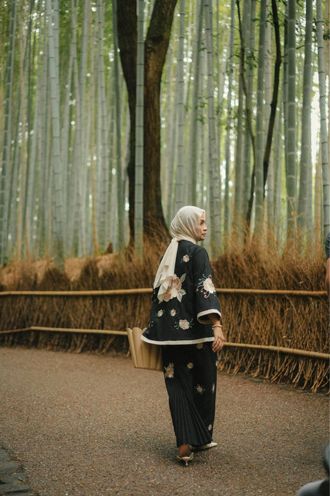 MAJORELLE KURUNG IN MIDNIGHT FLORAL