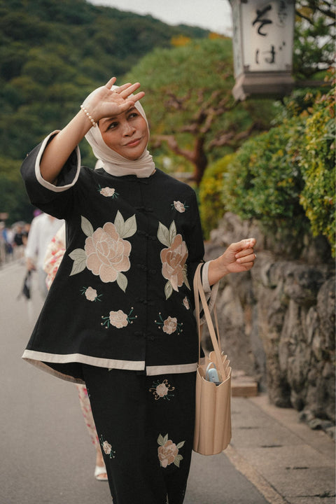 MAJORELLE KURUNG IN MIDNIGHT FLORAL