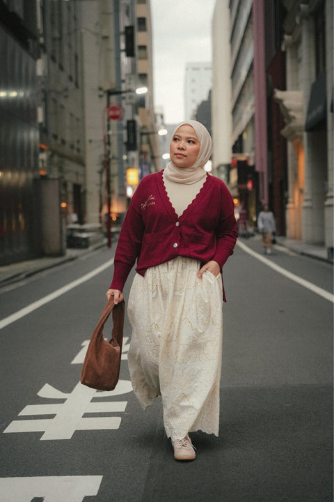 CLASSIC CARDI IN GARNET