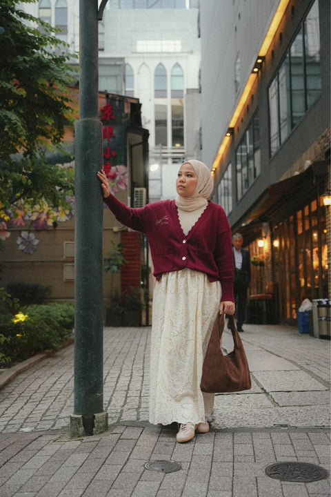 CLASSIC CARDI IN GARNET