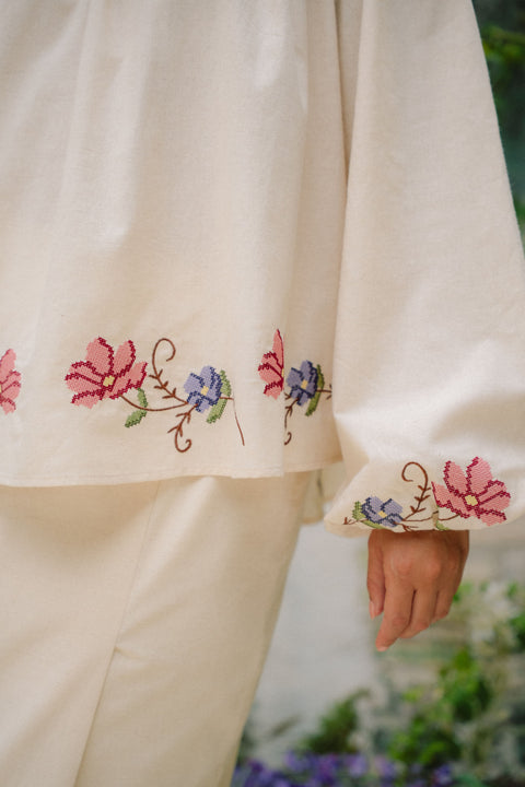 LILY KURUNG IN WILDFLOWER