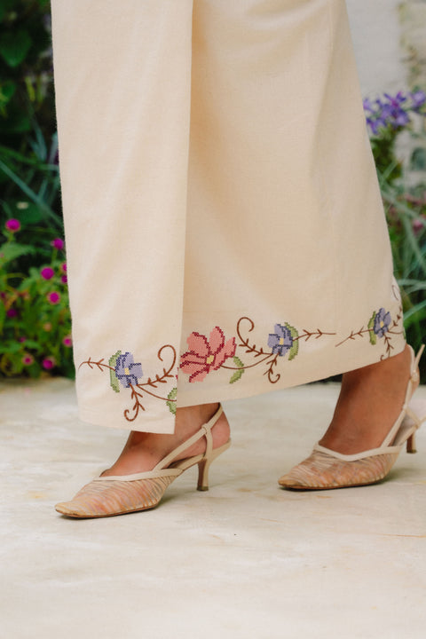 LILY KURUNG IN WILDFLOWER