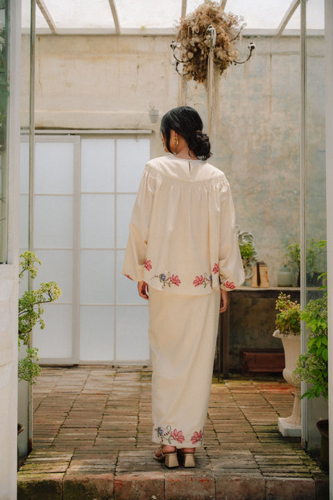 LILY KURUNG IN WILDFLOWER