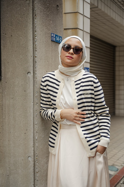 AMORE CARDIGAN IN CLASSIC NAVY