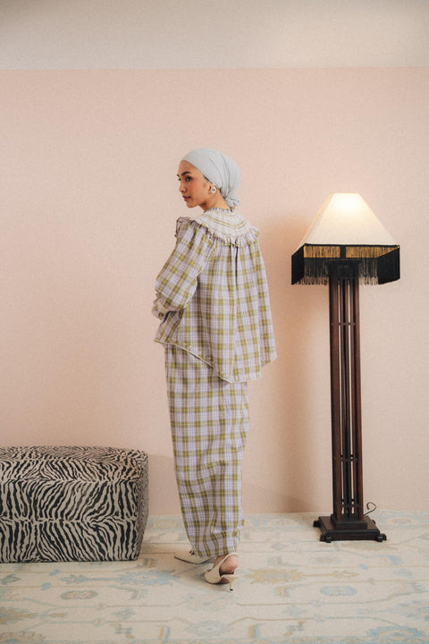 CARO KURUNG IN VIOLETTA