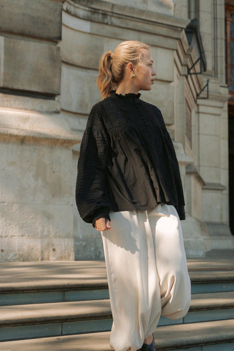 CAPUCINE BLOUSE IN NOIR