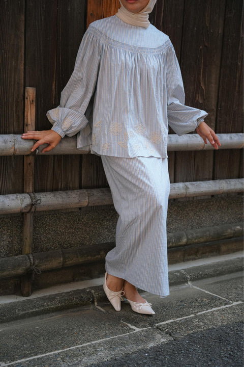 LILY KURUNG IN SKY