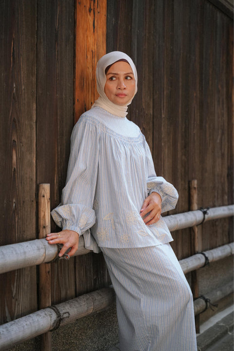 LILY KURUNG IN SKY