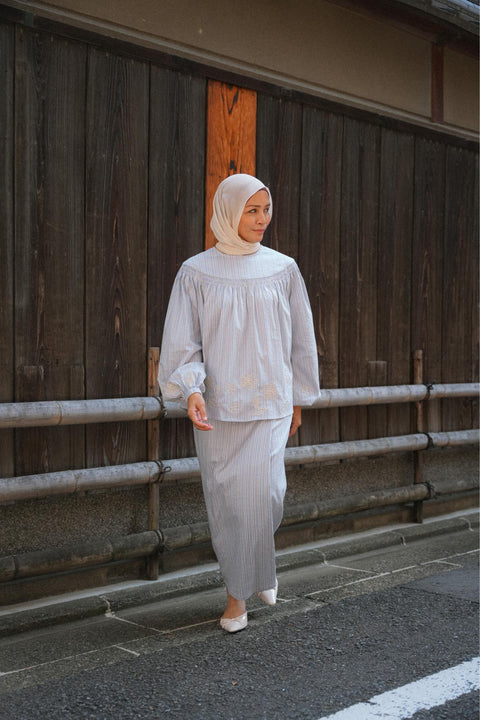 LILY KURUNG IN SKY