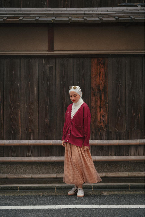 CLASSIC CARDI IN GARNET