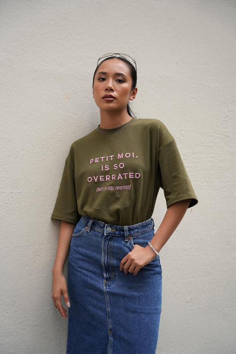 OVERRATED TEE IN OLIVE