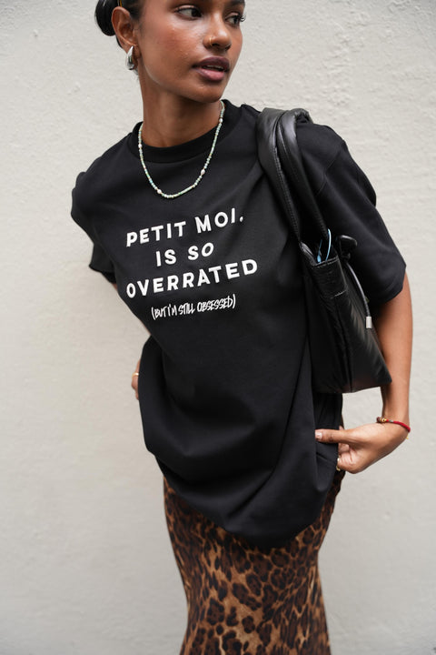 OVERRATED TEE IN NOIR