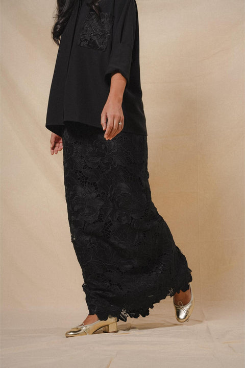 GAIA LACE SKIRT IN NOIR