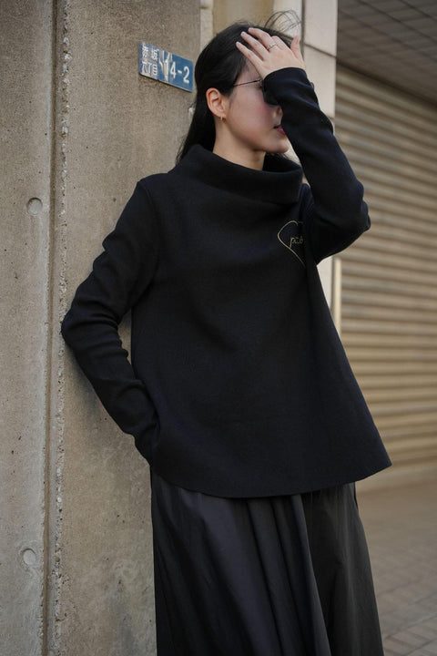 CLASSIC TURTLENECK TOP IN NOIR