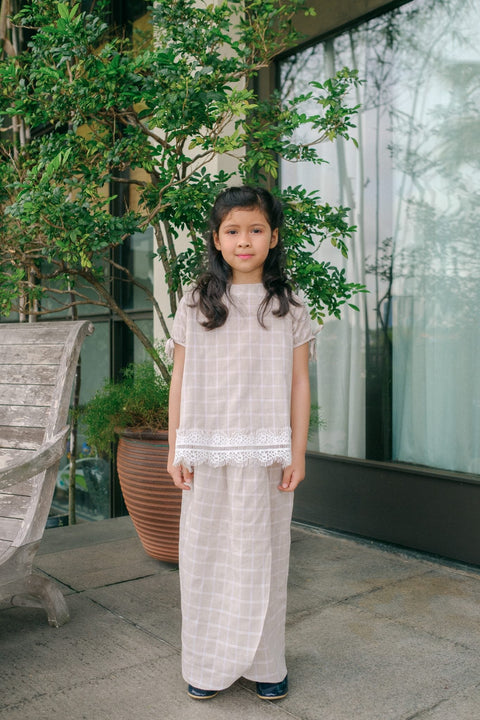 MARIE KURUNG IN TAN