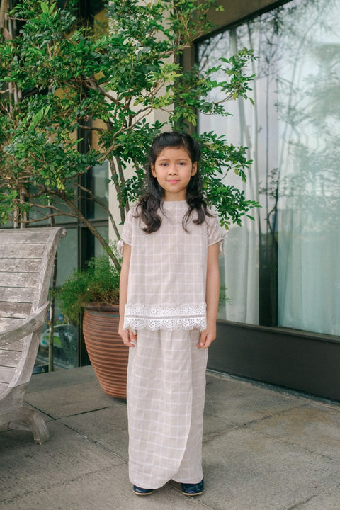 MARIE KURUNG IN TAN