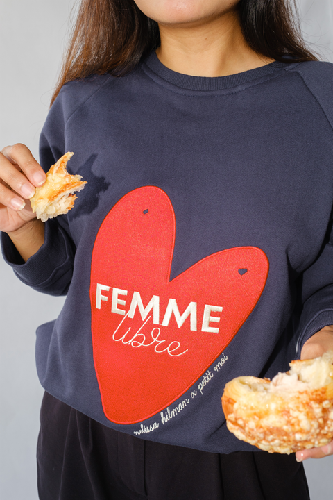<3 FEMME LIBRE EMBROIDERED JUMPER IN OXFORD BLUE