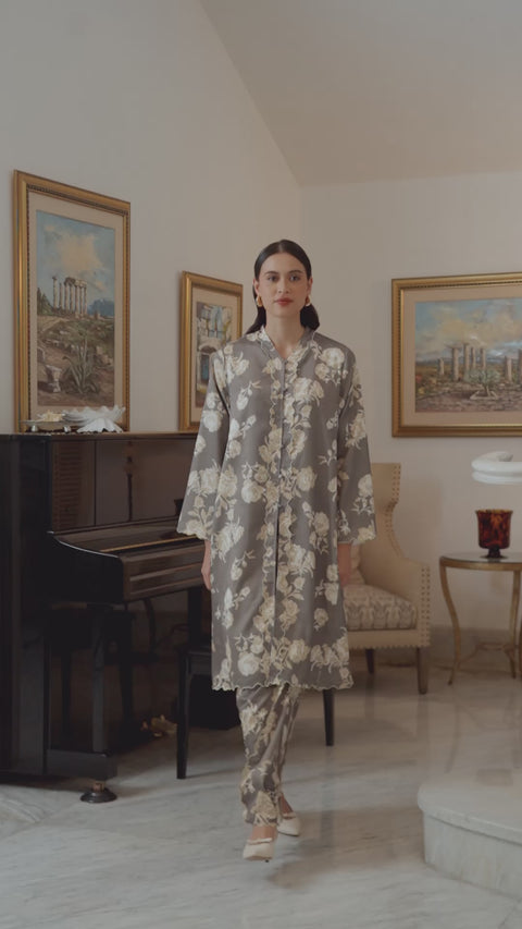 AZIZAH KEBARUNG IN DOVE
