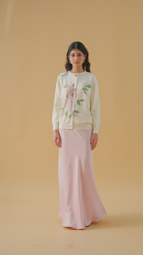ELINOR CARDI IN BLOOM