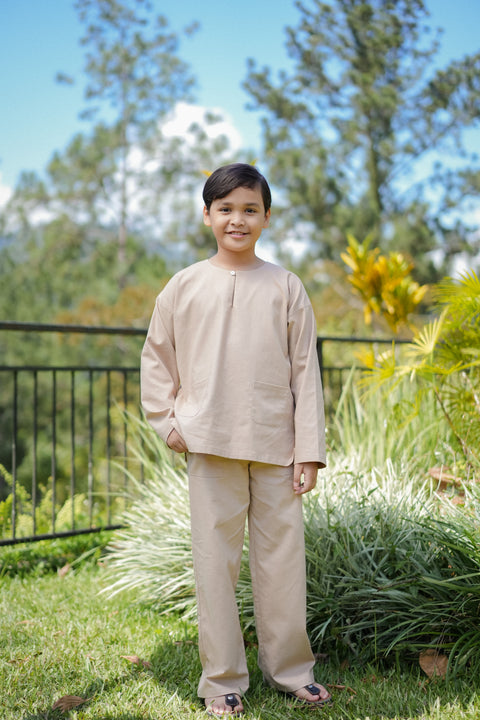 AHMAD IN NUDE
